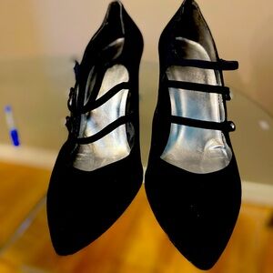 Beautiful  black pencil heel for all occasions